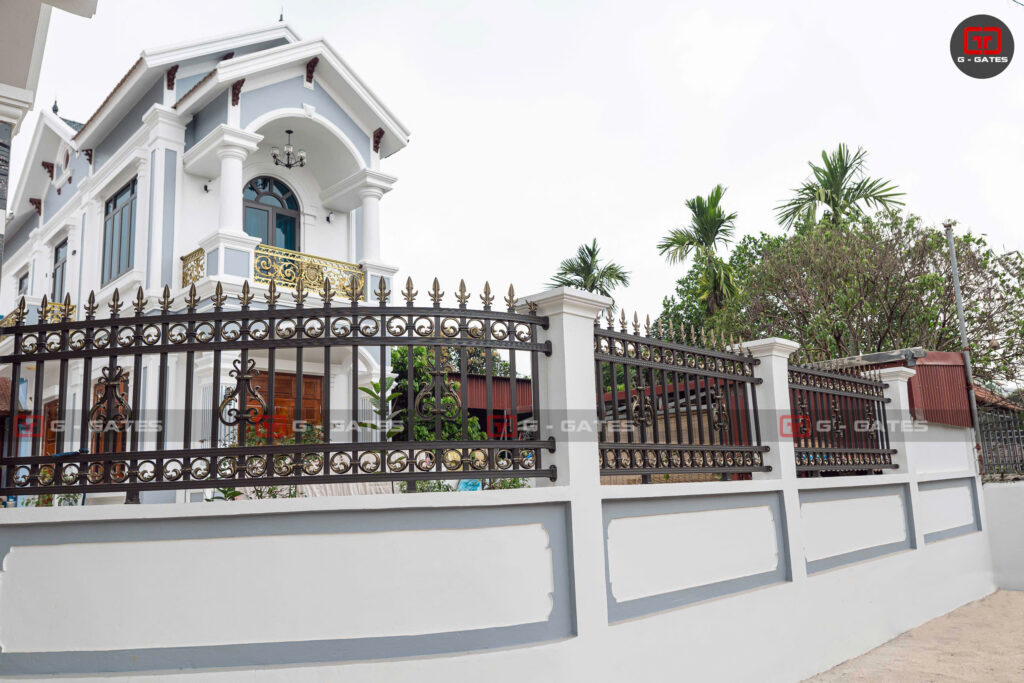 Hàng rào hợp kim nhôm sơn nhũ vàng 